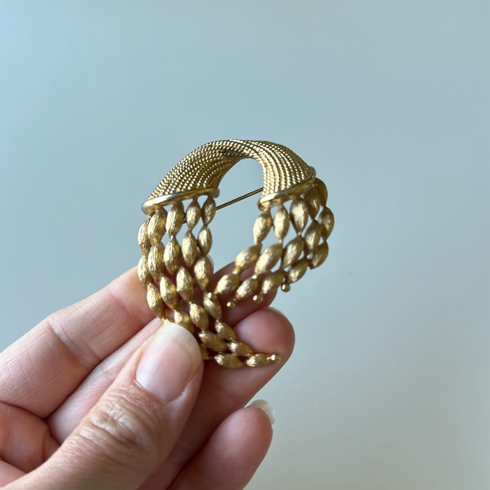 Vintage RARE Monet gold Brooch